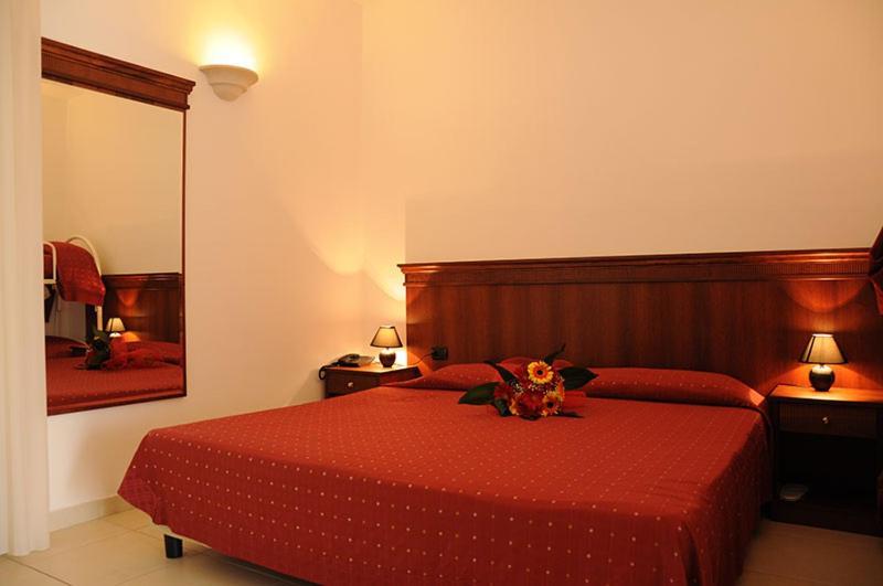 Agri Hotel Conte Salentino ซันตีซิโดโร ภายนอก รูปภาพ