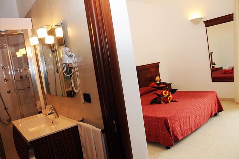 Agri Hotel Conte Salentino ซันตีซิโดโร ภายนอก รูปภาพ