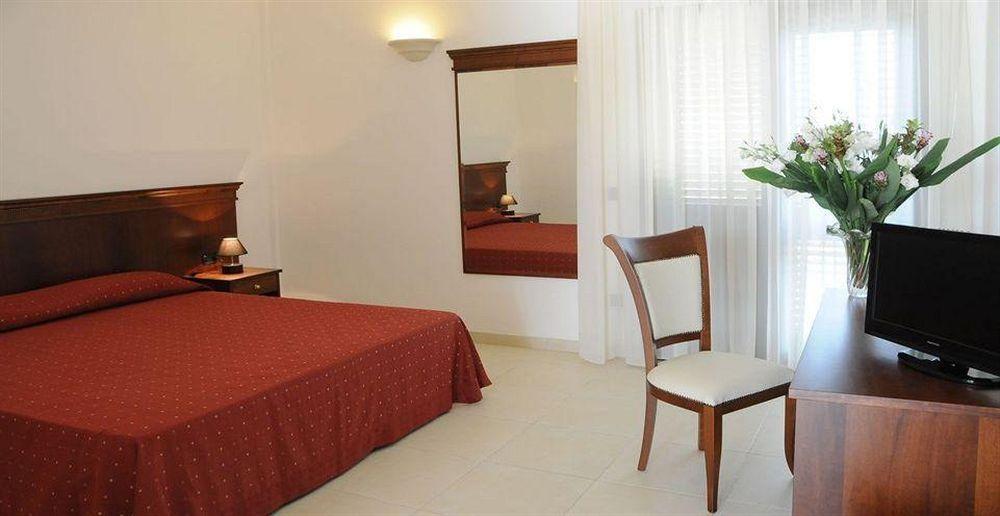 Agri Hotel Conte Salentino ซันตีซิโดโร ภายนอก รูปภาพ
