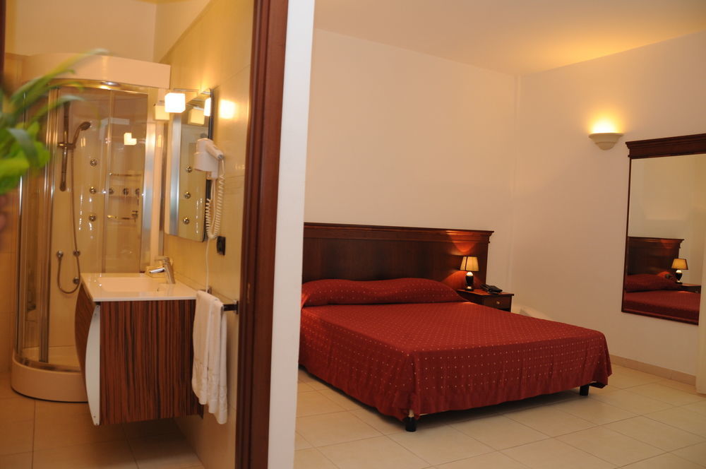 Agri Hotel Conte Salentino ซันตีซิโดโร ภายนอก รูปภาพ